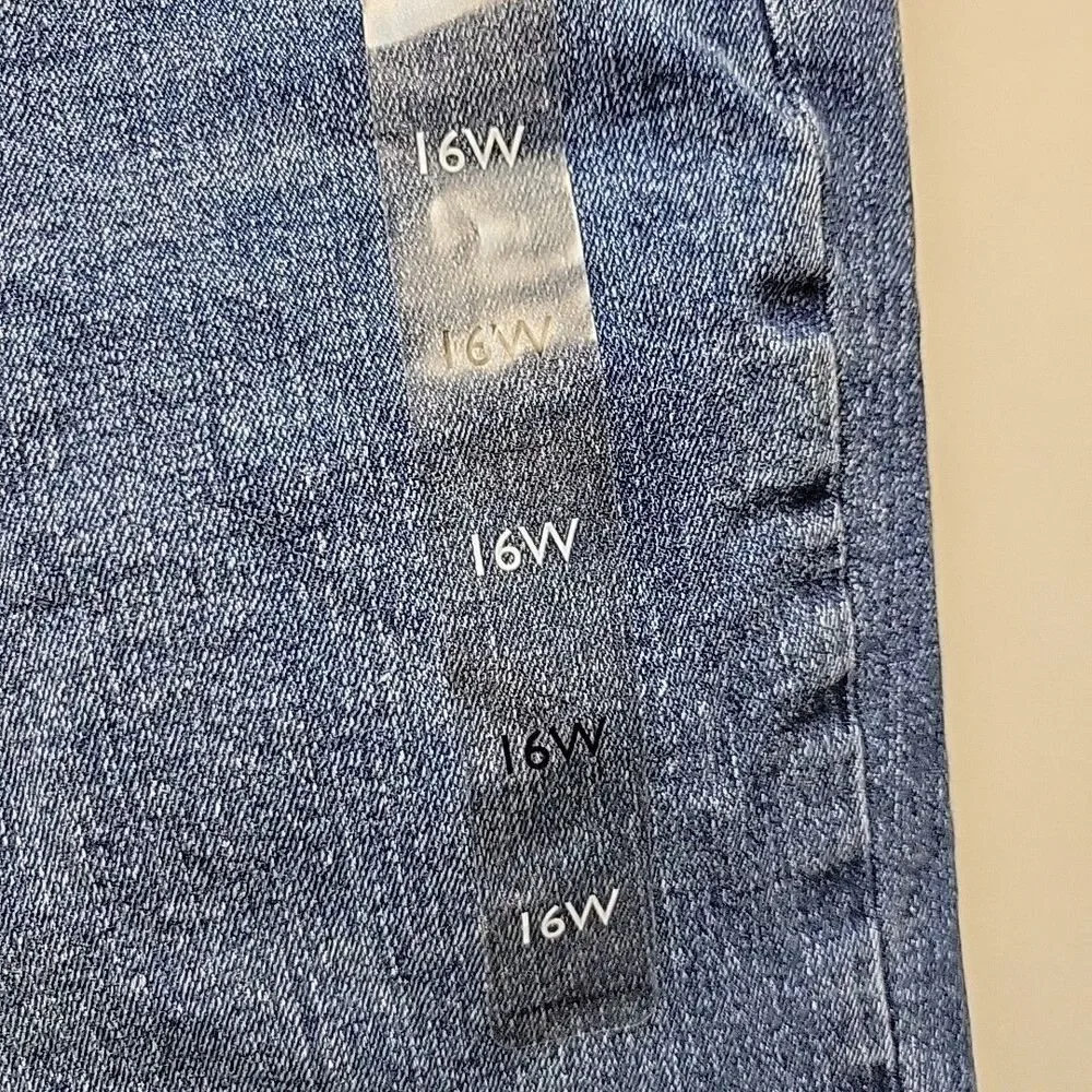 Tommy Hilfiger Women's Blue Cuffed Denim Shorts Plus Size 16W Super Cute - NEW - Picture 7 of 7